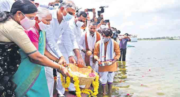 Mini tank bunds being developed in all towns: Harish Rao
