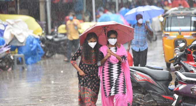 Hyderabad receives rains on Saturday evening after a sunny morning