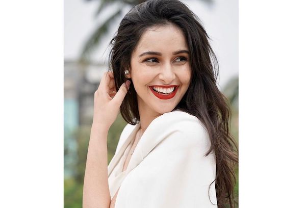 Sadia Khateeb’s new social media uploads will steal your heart 