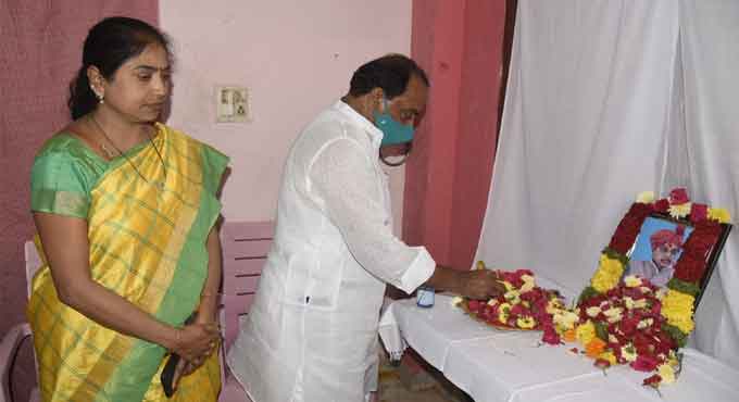 Indrakaran Reddy consoles bereaved MLA Rekha Naik