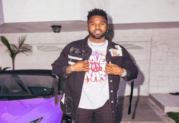 American singer Jason Derulo makes jalebis, Priyanka Chopra approves