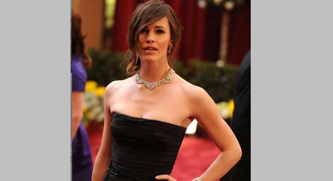 Jennifer Garner inks overall film deal with Netflix