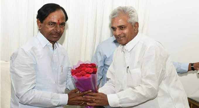 TSDDCSF chairman calls on CM KCR