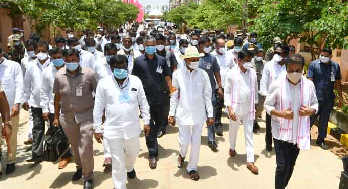 KLIS water for tail end areas of Karimnagar: KCR