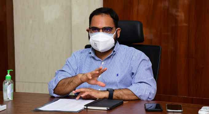 Karimnagar: Medical officers told to conduct 300 Covid tests everyday