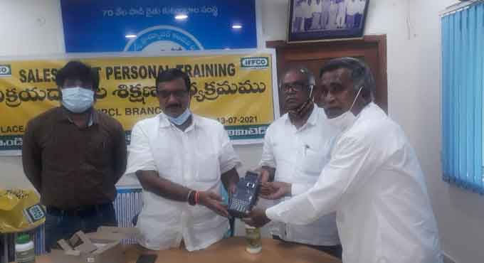 Karimnagar Dairy distributes PoS machines to retail fertiliser shops