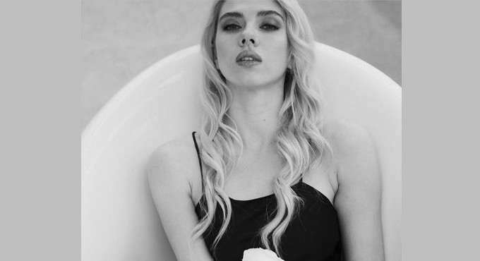 Scarlett Johansson’s doppelgänger makes fans go crazy