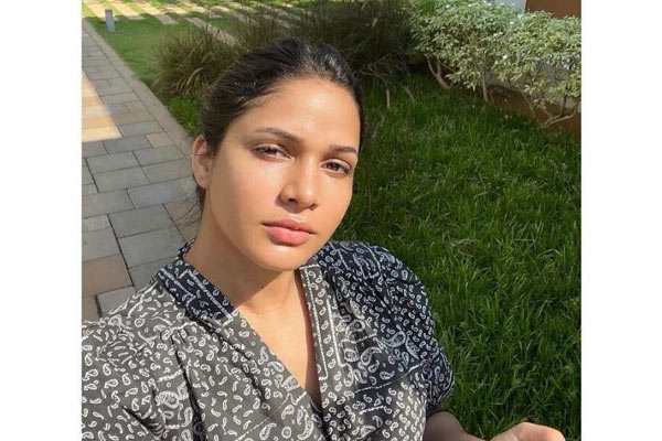 Lavanya Tripati shares no-makeup selfie on Instagram 
