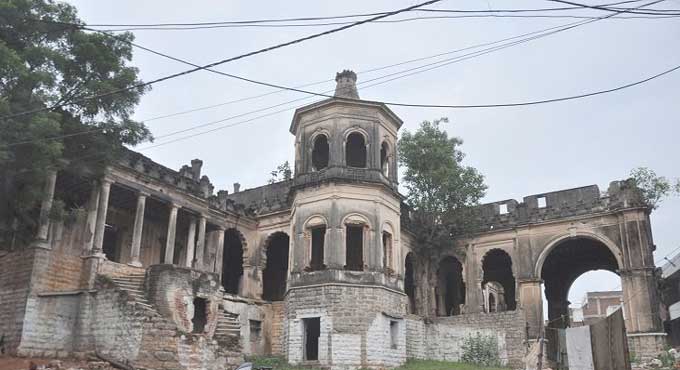 Hyderabad: Portion of Mahbub Mansion collapses