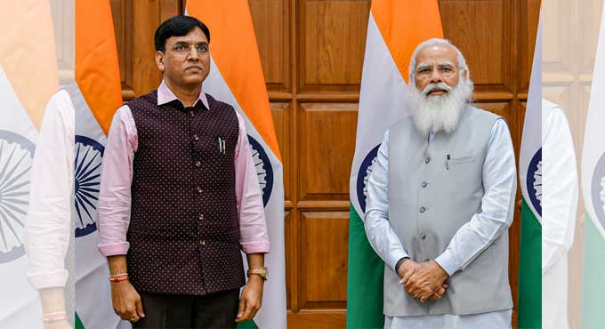 Mansukh Mandaviya takes charge of Health Ministry