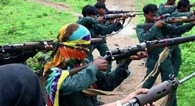 Maoists attack Bihar railway station, take official hostage