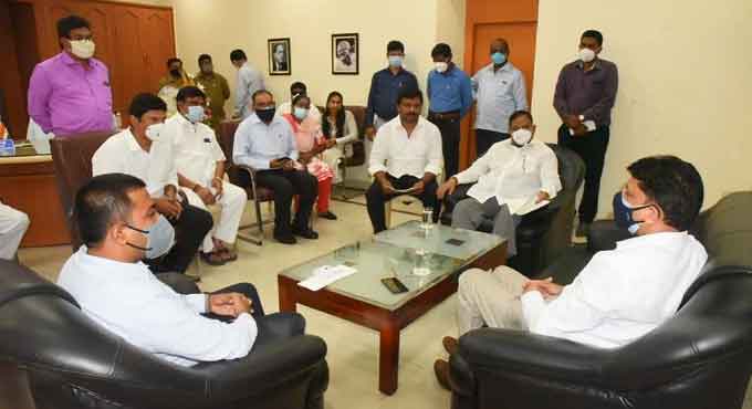 Allot separate funds for Cantonment hospital, Marri Rajasekhar urges DGDE