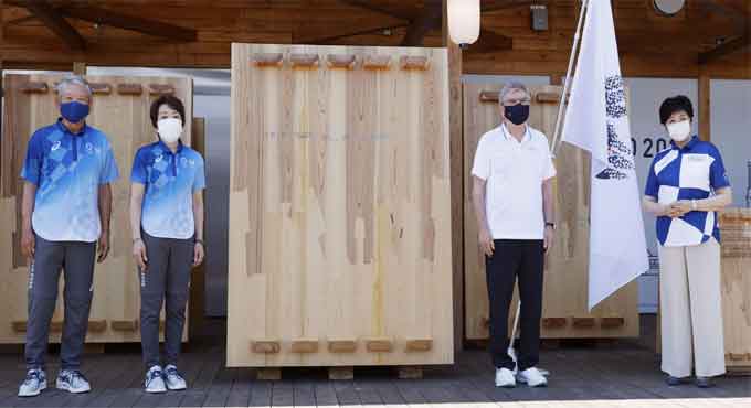 IOC chief urges athletes to sign Olympic Truce Mural