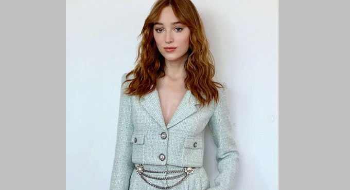 Phoebe Dynevor is fully vaccinated