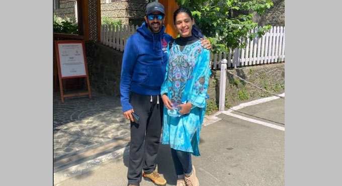 Pranati missing Kashmiri delicacies, shares photo with director Kabir Khan 