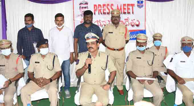 Peddapalli police bust inter-district gang