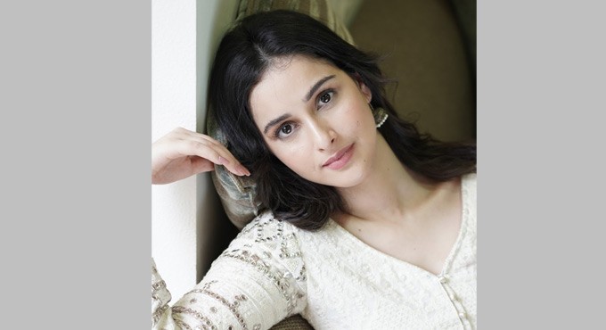 Sadia Khateeb’s 6 looks give us tips on how to pull off white outfits 