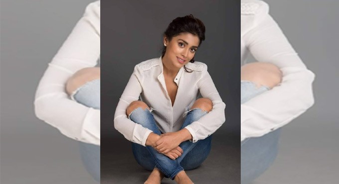 Shriya Saran is in a vacation mood and enjoys it to the hilt!