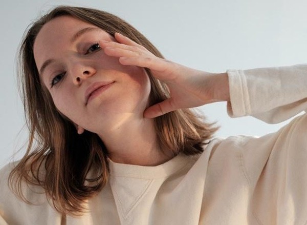 A simple skincare routine keeps you radiant in the monsoon