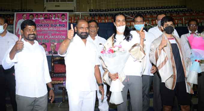 Srinivas Goud felicitates Indian Olympic contingent