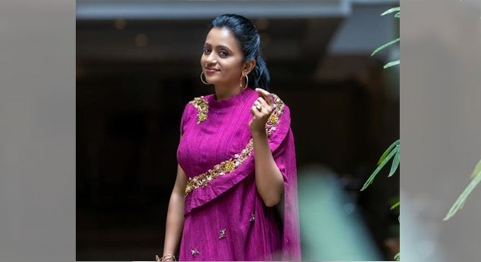 Suma Kanakala can’t hide her default smile upon seeing camera