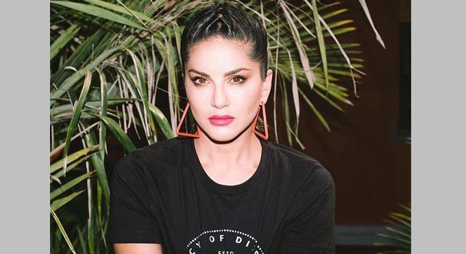 Sunny Leone’s latest pics set Instagram on fire