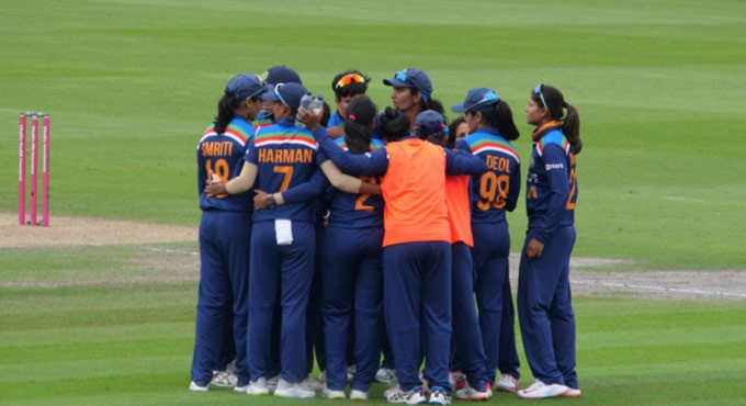 Poonam Yadav, Sneh Rana star as India defeat England in 2nd T20I