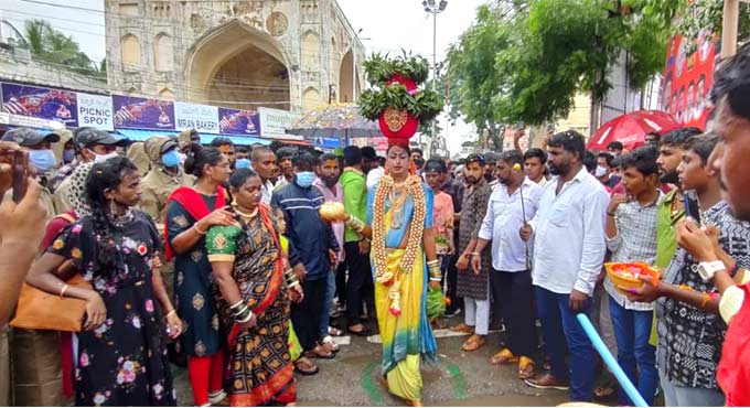 Hyderabad: Bonalu festivities commence at Golconda