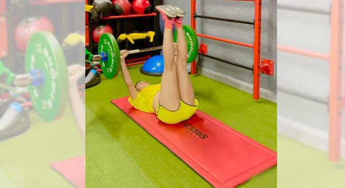 Urvashi Rautela offers glimpse into her Sunday workout