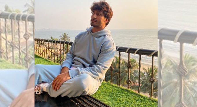 Vidyut inspires fans, paparazzi by gifting ‘I Train Like Vidyut Jammwal’ t-shirts