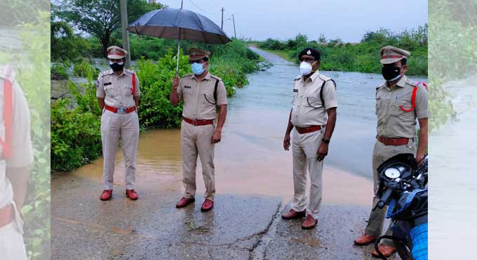 Heavy rainfall disrupts normal life in erstwhile Khammam