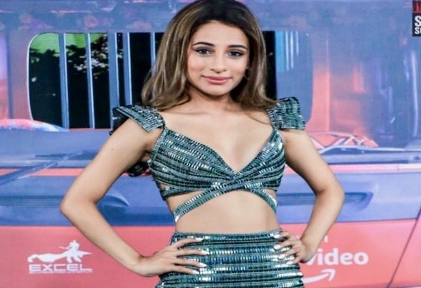 Shlokka Pandit takes to meditation, enrols in a course  