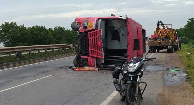 bus hits median