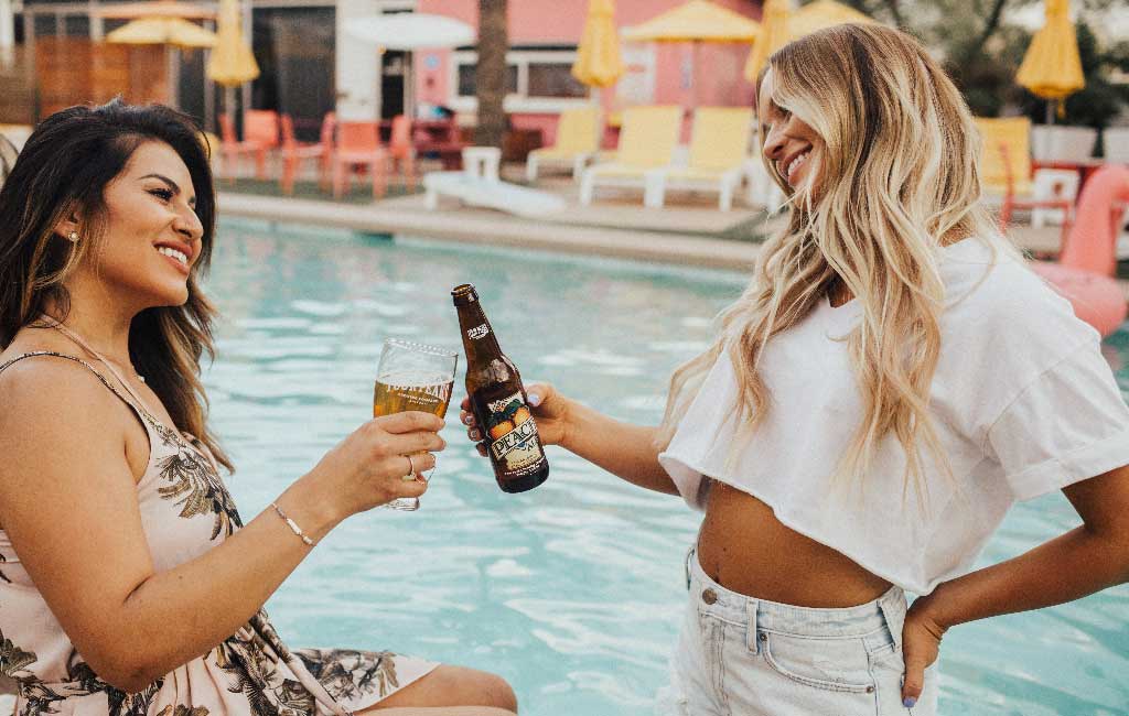 Alcohol use in young adults is associated with early aging of blood vessels