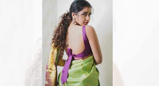 Latest pictures of Anupama Parameswaran in sari are beyond beautiful