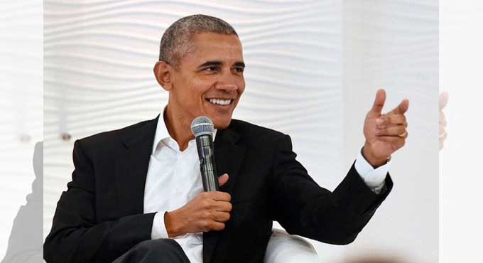 Barack Obama distributes 1,000 custom masks on his 60th birthday