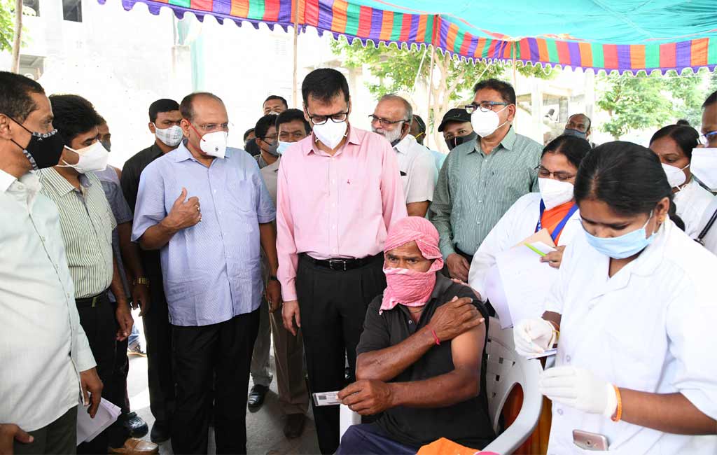 Chief Secretary urges people to utilise vaccination drive in Hyderabad