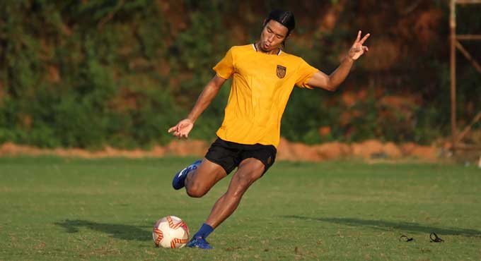Chinglensana Konsham stays with Hyderabad Football Club