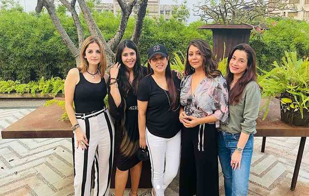 Gauri Khan, Sussanne Khan, Neelam Kothari spend fun Sunday together