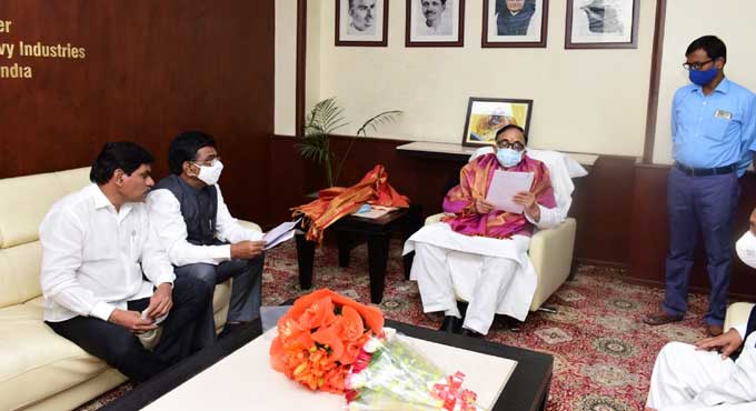 Telangana seeks Centre’s support for HMT employees