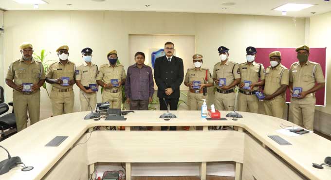 Hyderabad Lake Police personnel felicitated-Telangana Today