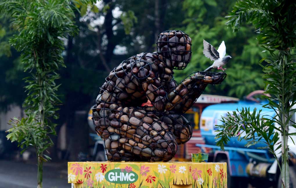 Santhosh Buddhi, the artist who is beautifying streets of Hyderabad