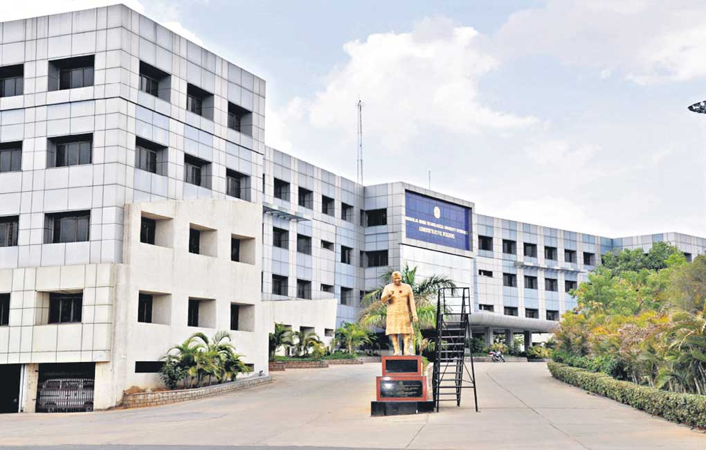 Four engineering colleges on brink of closure in Telangana