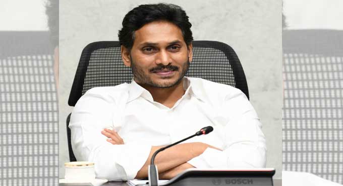 Jagan distributes Vidya Kanuka kits as schools reopen