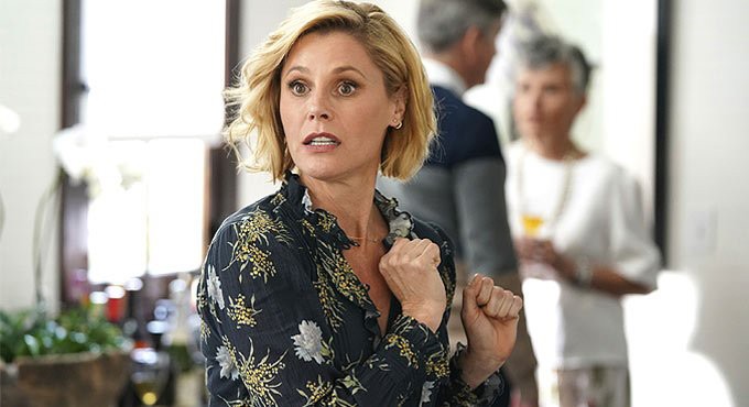 Julie Bowen, sister help woman who fainted at park