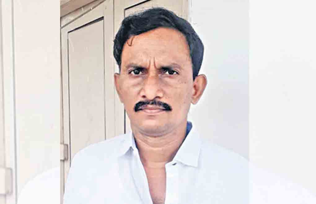 Khammam tailor pens ‘KCR Koti’ to show his love for CM