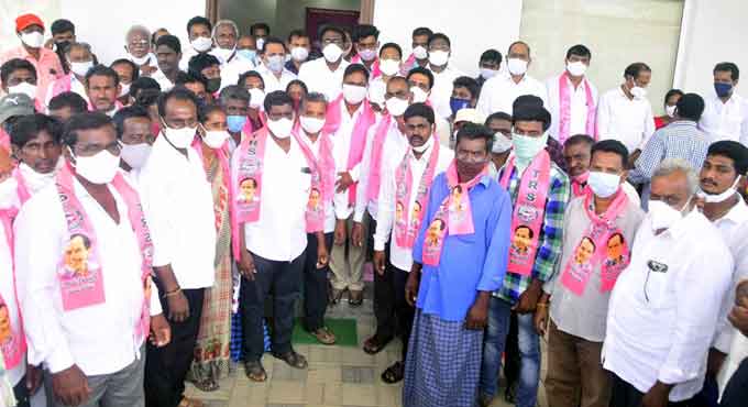 Over 200 Congress workers join TRS in Khammam