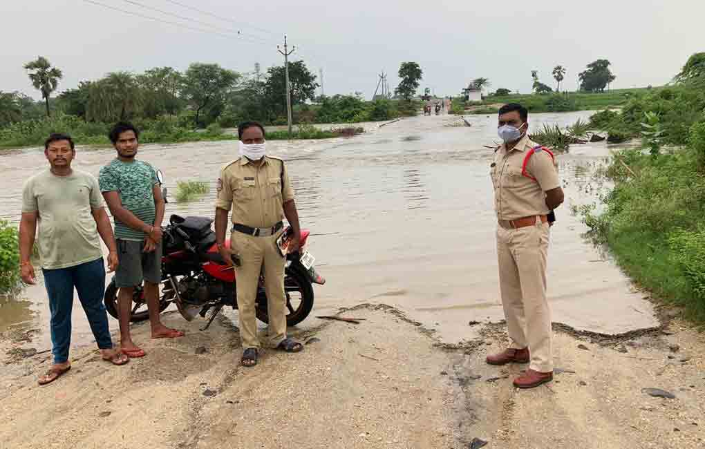 Overflowing streams disrupt traffic in Khammam