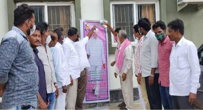 TRS cadres celebrate launch of Dalit Bandhu scheme in Khammam