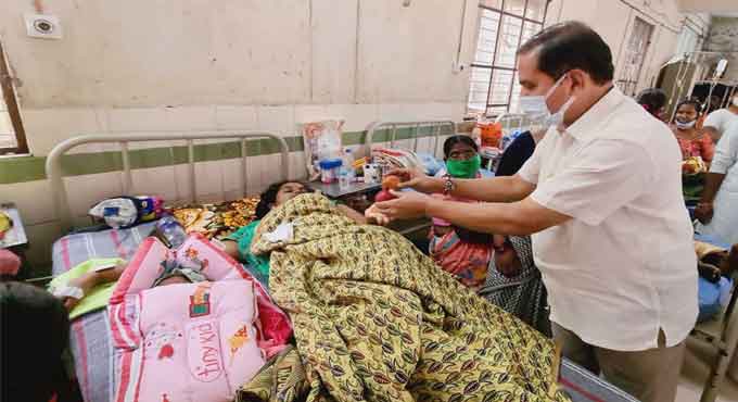 MLA Vinay Bhaskar pays surprise visit to govt hospital